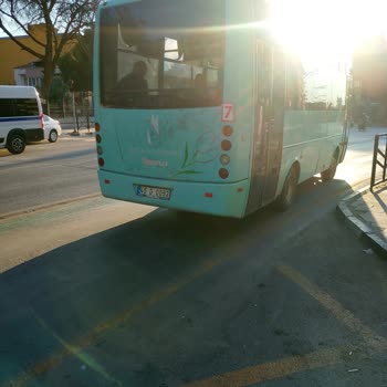 Durakta Kapı Açmadan Hareket Eden Otobüs Yolcuyu Mağdur Etti