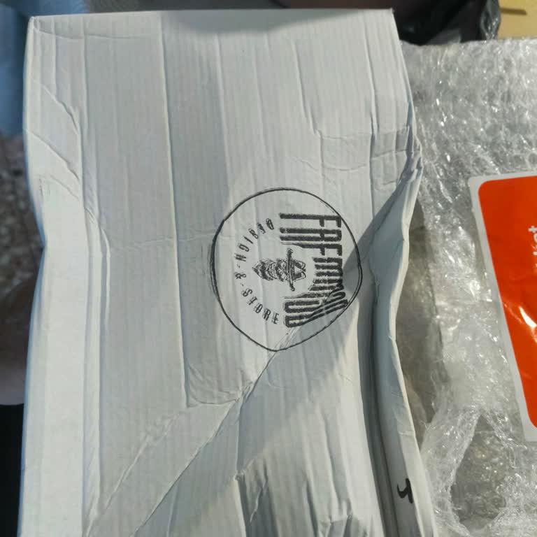 Aras Kargo Dikkatsiz Teslimatı Nedeniyle Kırılan Ghost Maskesi Şikayeti