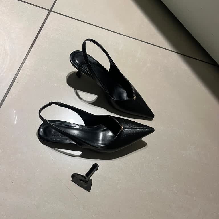 Elle Mağazasında Kırılan Topuklu Ayakkabı İçin Tam İade Talebi