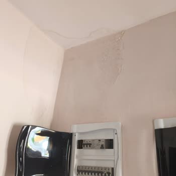 Ahes İnşaat Teslim Edilmeyen Dairedeki Çok Sayıda Eksik ve Rutubet Sorunu