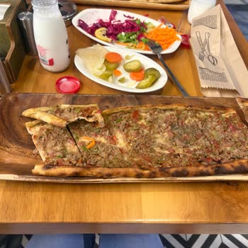 Bir Saat Bekletildim, Tekrarlayan Servis Gecikmesi Ve Yetersiz İlgi