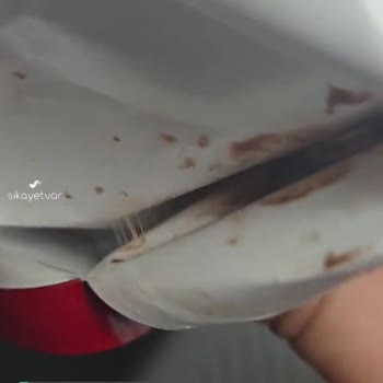 Ülker Yapışkan Bir Şey Vardı