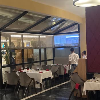 Boş Masalar Olmasına Rağmen Restoran Personeli Çocuğumla Bekletildi