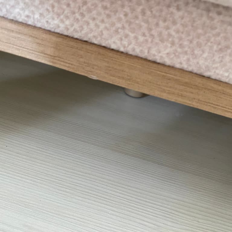 Kumaş Soyulması Ve Ses Çıktısı Olan Bohem Koltuk, Teslim Edilmeyen Sandalyeler, Cevapsız Servis