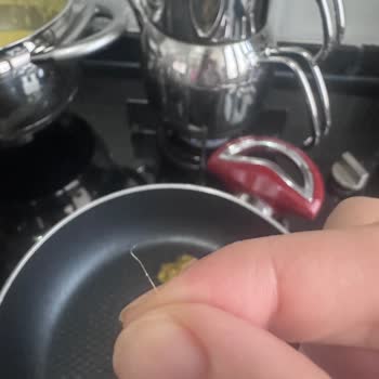 Tamek Pesto Sosunda Kıl Benzeri Oluşumlar Hijyen Endişesi Yaratıyor