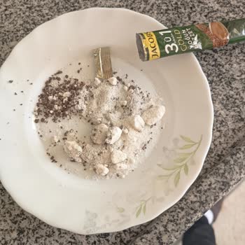 Jacobs 3'ü 1 Arada Gold Kahve Paketinde Topaklanma Ve Sertleşme