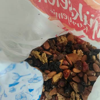 Ege Yükselen Kuruyemiş Bayat Ve Böceklenmiş Çiğ Kuruyemiş