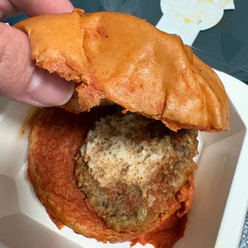 Milky Cup Hamburgerde Kurt Benzeri Parazit Ve Sahte Antep Fıstıklı Mug