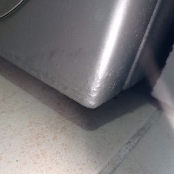 Bosch Çamaşır Makinesinde Ön Köşede Paslanma Ve Kabarma, Garanti Bitmiş Ücretsiz Onarım Talebi