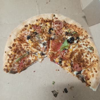 Domino's Pizza Yanıltıcı Boş Pizza ve İlgisiz Şube Müşteri Memnuniyetsizliğine Sebep Oluyor