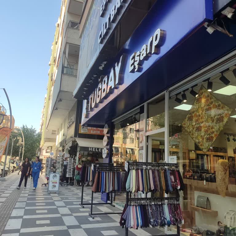 İpek Eşarp Boya Verdi, Mağaza Sorumluluğu Reddetti