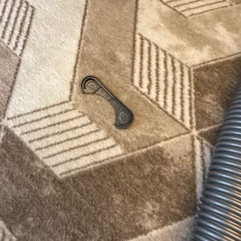 Dyson Servis Kargo Hasarını Reddeder, Çizikli Makine Geri Döndü