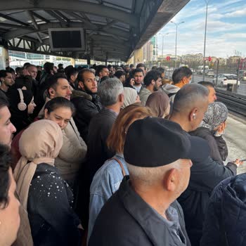 Haramidere Metrobüs Durağındaki Yoğun Kalabalık Ve Güvenlik Sorunları İçin Acil Çözüm Talebi