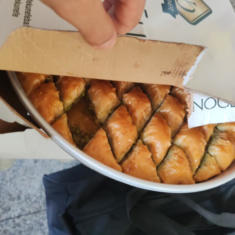Muavinin Saygısız Davranışı Ve Emanet Yiyecek Sorunu