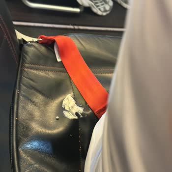 Koltukta Kalan Sakız Ve Temizlik Zafiyeti Nedeniyle Giysi Zararım