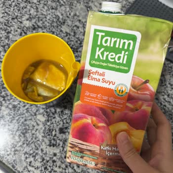 Koop Market Meyve Suyunun İçinden Bardağa Kocaman, Kabuklanmış Ve Küflenmiş Bir Parça Düştü