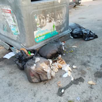 Yunus Market Çevre Kirliliği Ve Çalışan Dinlenme Şikâyeti