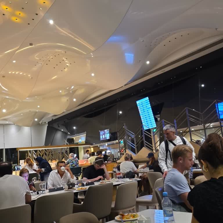 Plaza Premium Lounge’da Oturacak Yer Yok, Giriş Haklarımız Geri Alınmadı