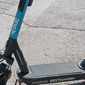 Hey Scooter’ın Yol Ortasındaki Düzensiz Bırakılması Trafik Güvenliğini Tehlikeye Atıyor
