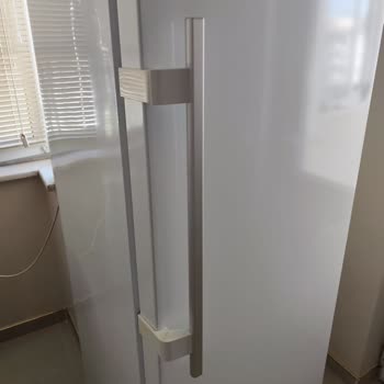 Uğur Dikey Dondurucunun Kapak Kol Parçaları Kırıldı Ücretsiz Değişim Talebi