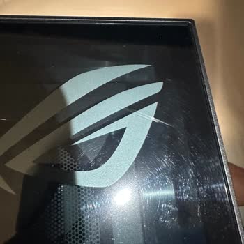 Asus ROG G700TF'de RGB Senkronizasyonu Bozuldu, Servis Sonrası Kasada Çizikler