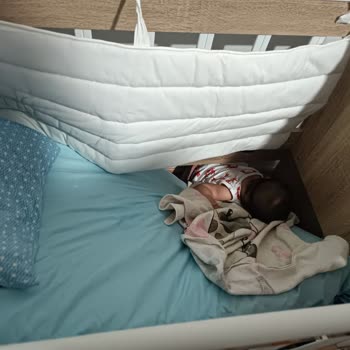 Dayanıksız Bebek Beşiği Çökerek Çocuk Güvenliğini Tehlikeye Attı