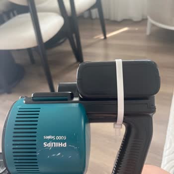 Philips 6000 Dikey Süpürge Dayanıksız, Parçaları Ayrılıyor Ve Sürekli Sallanıyor