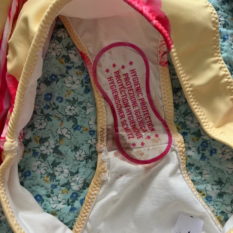 Kullanılmış Kan Lekeli Bikini Gönderilmesi Hijyen İhlali