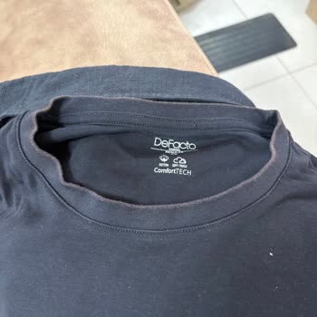 DeFacto’da Renk Atan Ürünler Ve Alaycı Mağaza Personeli