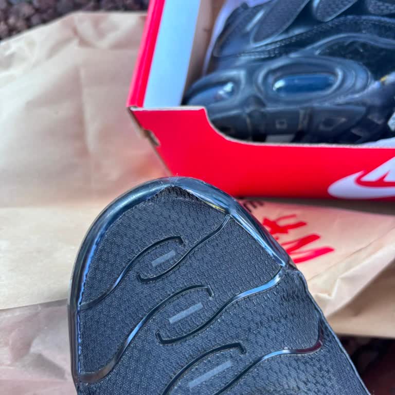 Nike Air Max Tn Modelinde Yapışkan Sorunu Ve Mağaza Reddine Karşı İtiraz
