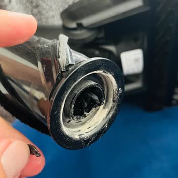 Bosch Şarjlı Süpürge Başlık Parçasının Kırılması Ve Garanti Değişim Talebi