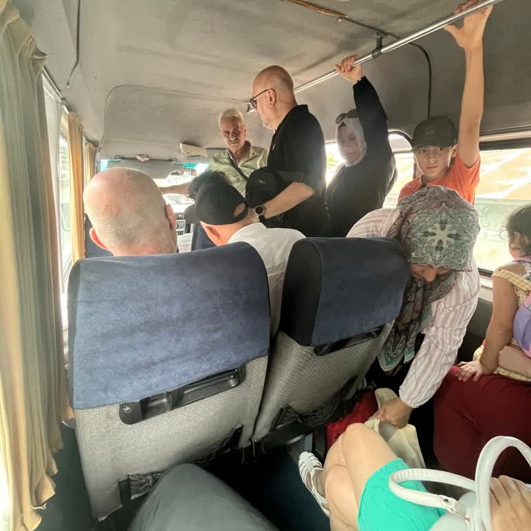 Yaz Aylarında Mersin Mahallesi Dolmuş Seferlerinde Kalabalık Ve Güvenlik Sorunu