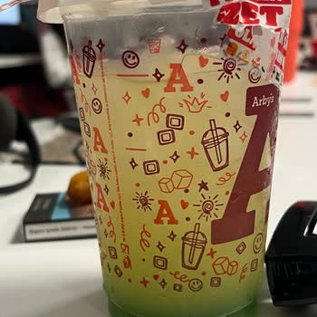 Arby's Şubesinde İçecekte Çivi Bulunması Ve Cevap Almama