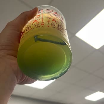 Arby's Şubesinde İçecekte Çivi Bulunması Ve Cevap Almama