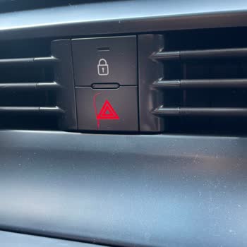 Garanti Kapsamındaki Hyundai I20 N İç Trim Çatlaklarının Değişimi Talebi