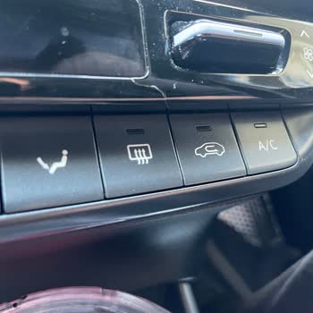 Garanti Kapsamındaki Hyundai I20 N İç Trim Çatlaklarının Değişimi Talebi