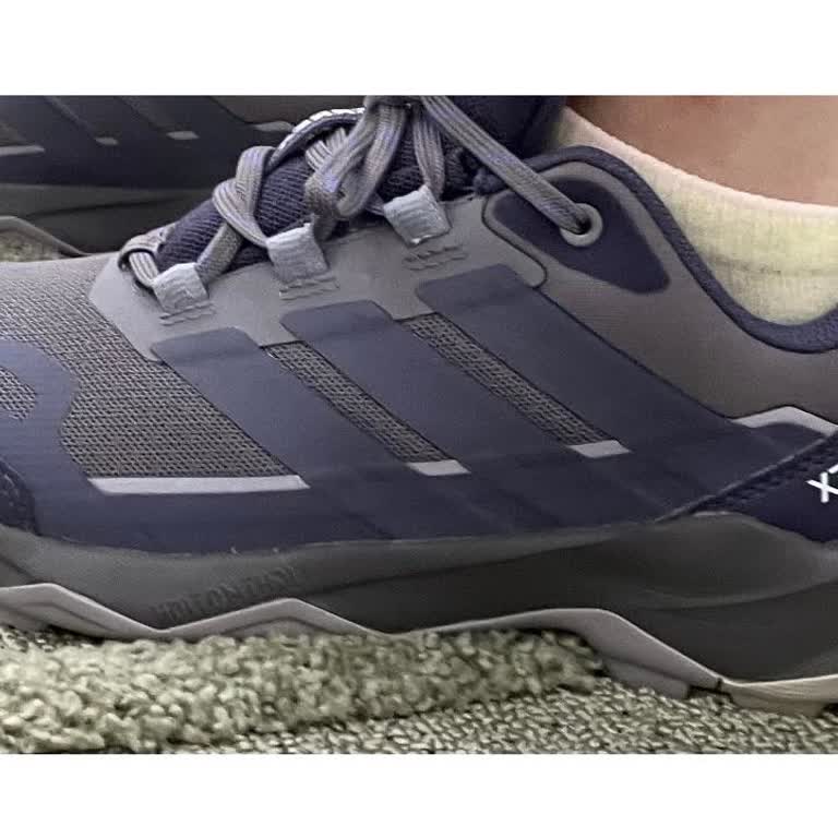 Su Geçirmez Olmadığı ve Kaymaz Tabanı Olmayan Adidas Spor Ayakkabı İçin İade Talebi