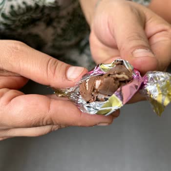 Tazeliğini Kaybetmiş Lavi Çikolata İçin Yenisi Talep Ediyorum
