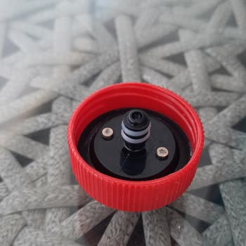 Dyson V15 Submarine Islak Silme Başlığının Su Haznesi Kapağı Kendi Kendine Ayrıldı