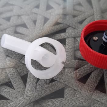 Dyson V15 Submarine Islak Silme Başlığının Su Haznesi Kapağı Kendi Kendine Ayrıldı