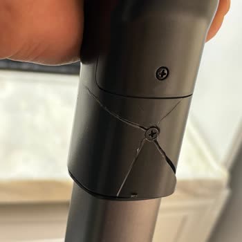 Philips Aquatrio 9000 Süpürge Kısa Sürede Arızalandı: Plastik Parçada Çatlak