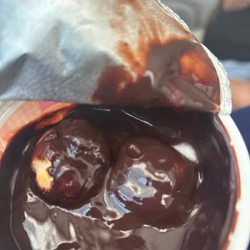 Ekşi Sarma Ve Küflü Profiterol İçin İade Talebi