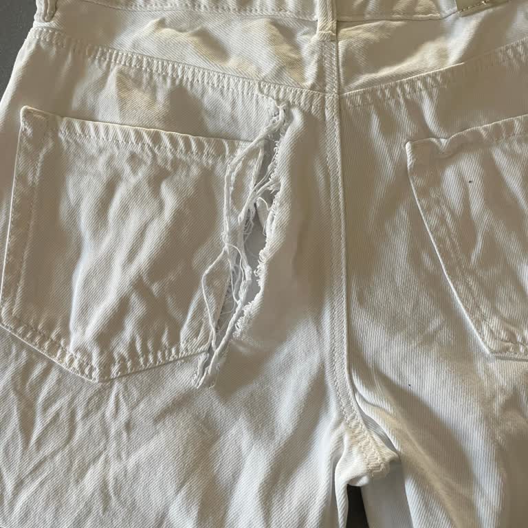 Stradivarius Reklamation Abgelehnt Wegen Geschnittenem Etikett Bei Defekter Hose