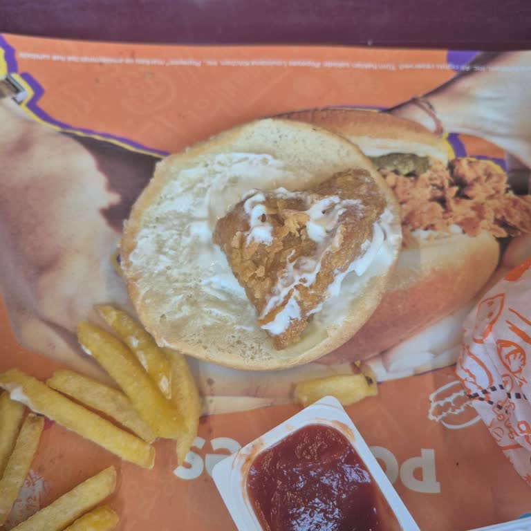 Popeyes Şubesinde Tavuksuz, Soğuk Ve Bayat Menü Şikayeti