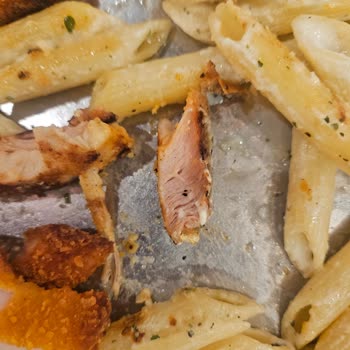 Çiğ Tavuk Servisi Ve Yetkilinin Umursamaz Tavrı
