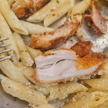 Çiğ Tavuk Servisi Ve Yetkilinin Umursamaz Tavrı