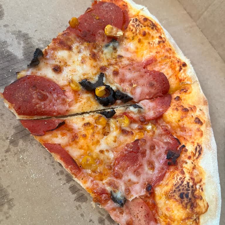Orta Boy Süperix Pizzalar Küçük Ve Az Malzemeli, Mağaza Çözüm Sunmadı
