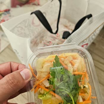 Salatada Canlı Sinek Bulunması Hijyen Sorunu