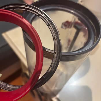 Dyson V15 Toz Haznesi Silikon Parçasının Kendiliğinden Çıkması Ve Ücretsiz Değişim Talebi