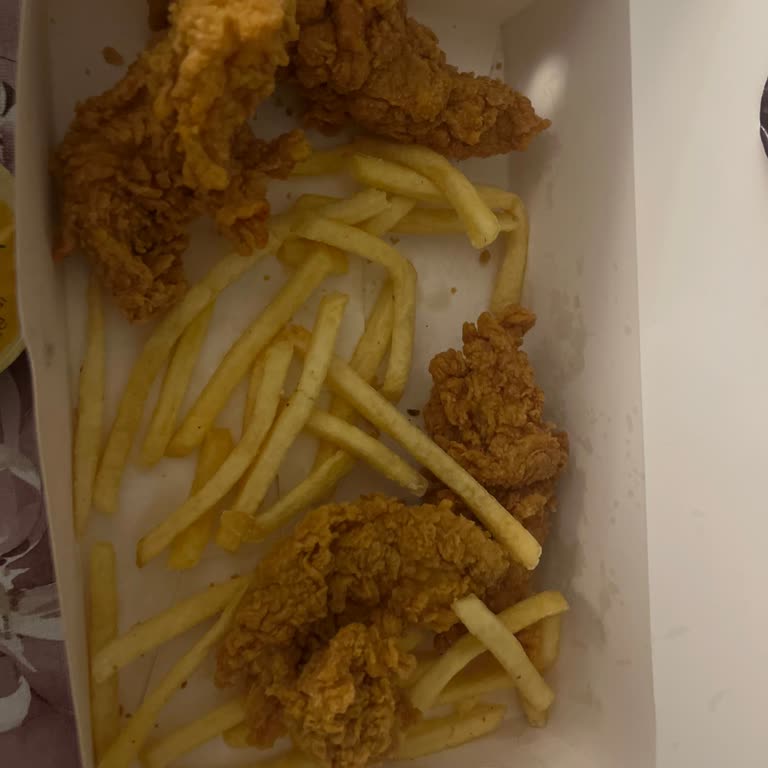 Doyuyo Restoranında Yetersiz Patates Porsiyonu Ve Yetersiz Müşteri Desteği